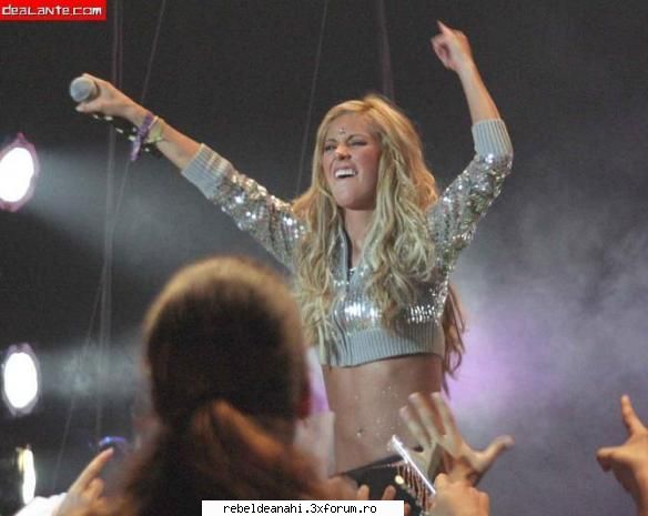 anahi la concerte - ce imi placzeee - Anahi-Mia-Anny