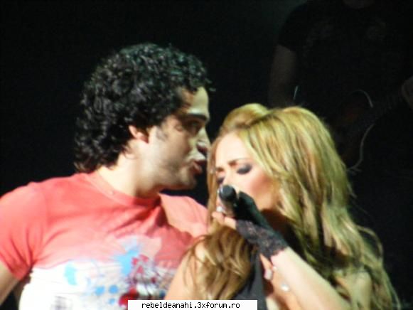 concerte,conferinte,emisiuni,premiile mtv - annie si poncho - Forum Nou