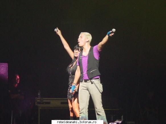 concerte,conferinte,emisiuni,premiile mtv - chris si may a 2-a - Forum Nou