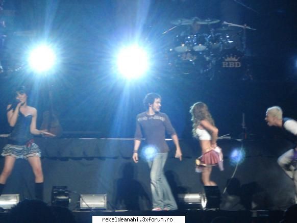 concerte,conferinte,emisiuni,premiile mtv - chris,annie,poncho si may - Forum Nou
