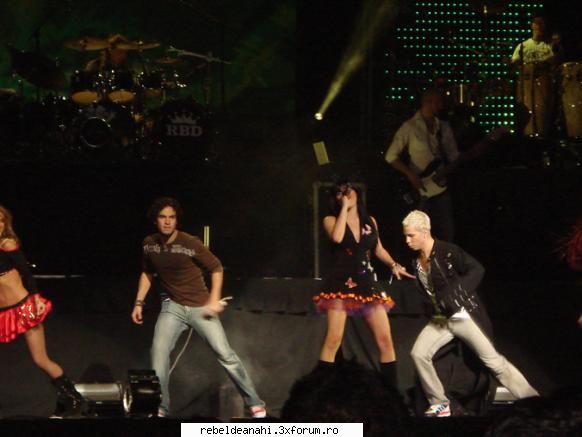 concerte,conferinte,emisiuni,premiile mtv - chris,may si poncho - Forum Nou