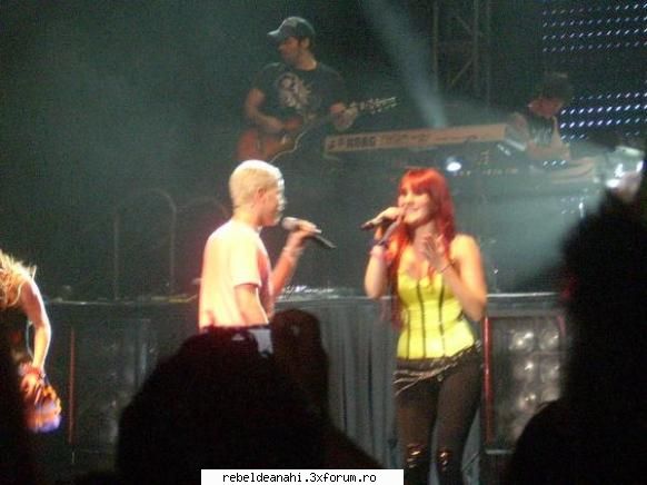concerte,conferinte,emisiuni,premiile mtv - dul si chris a 4-a - Forum Nou