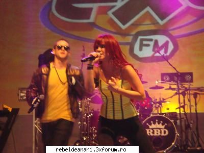 concerte,conferinte,emisiuni,premiile mtv - dul si ucker a 3-a - Forum Nou