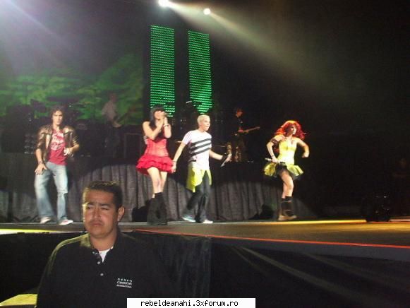 concerte,conferinte,emisiuni,premiile mtv - dul,chris,may si poncho a 2-a - Forum Nou