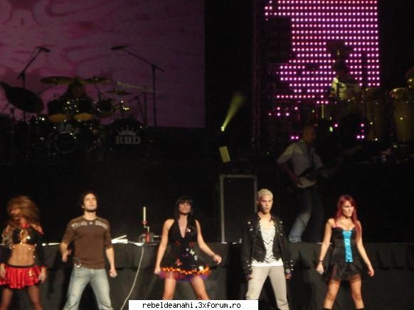 concerte,conferinte,emisiuni,premiile mtv - dul,chris,may,poncho si annie - Forum Nou