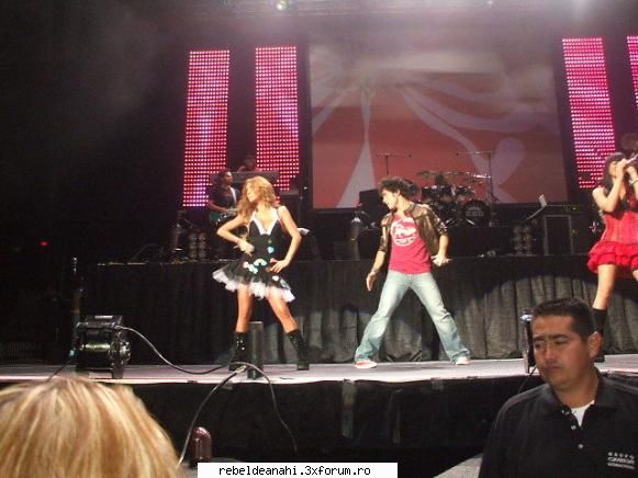 concerte,conferinte,emisiuni,premiile mtv - may,poncho si annie - Forum Nou