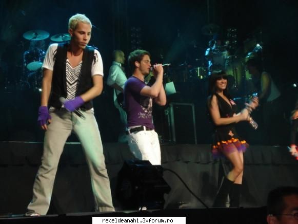 concerte,conferinte,emisiuni,premiile mtv - may,ucker si chris - Forum Nou