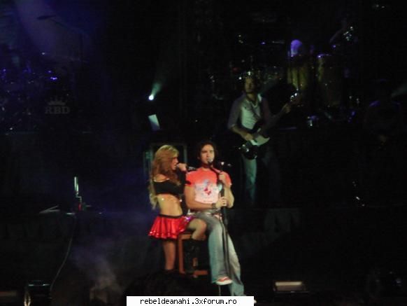 concerte,conferinte,emisiuni,premiile mtv - poncho si annie ....au si ei momentu lor :) - Forum Nou