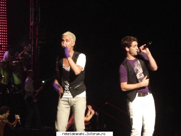 concerte,conferinte,emisiuni,premiile mtv - ucker si chris a 2-a - Forum Nou